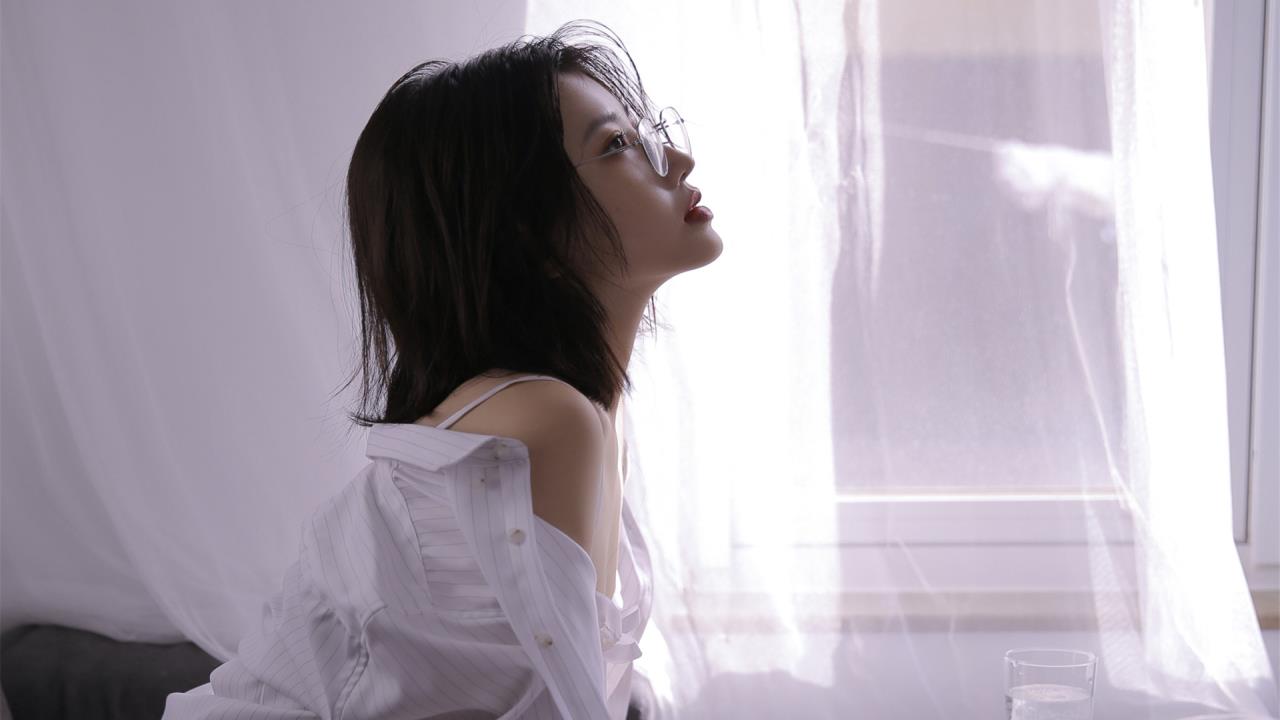 色午夜綜合: 揭秘夜晚色彩的心理影響